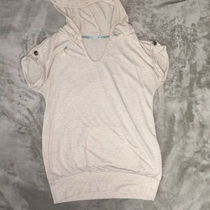 Maurice’s long hooded tee🌻